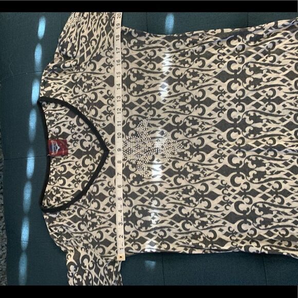 šAvangardāLongāsleeveāTĀ withāsilverābeading - Picture 7 of 7